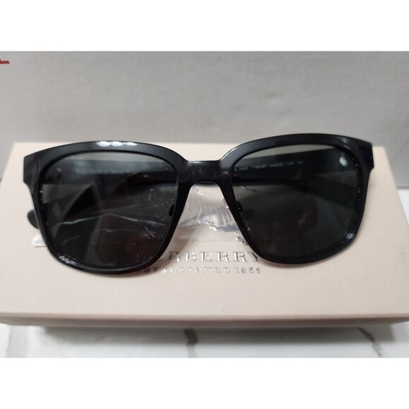 Burberry BE3068 118087 Sunglasses in Black